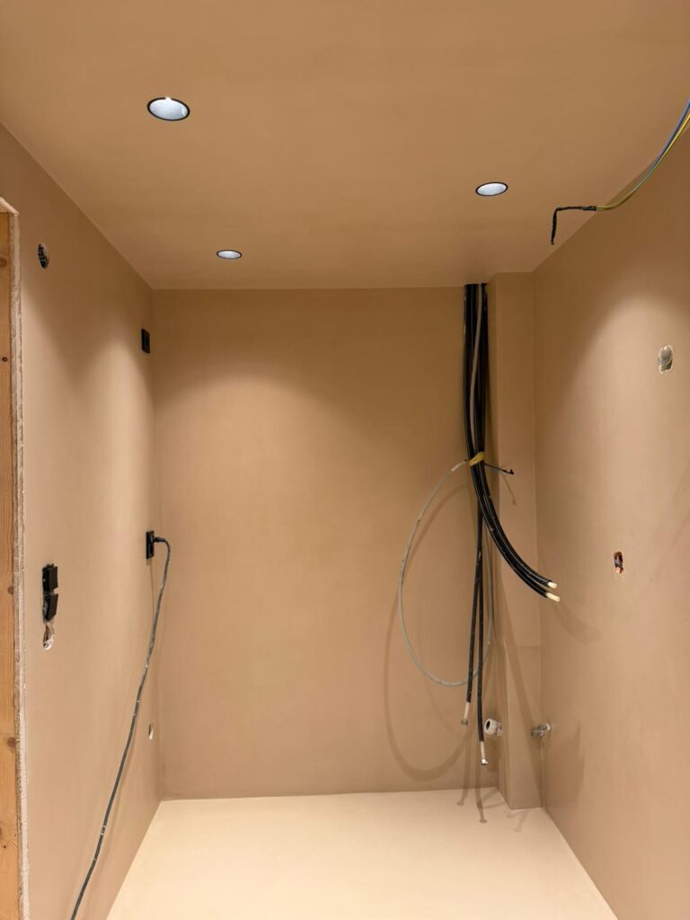 Microcement bathroom walls during construction with wiring - Norway project