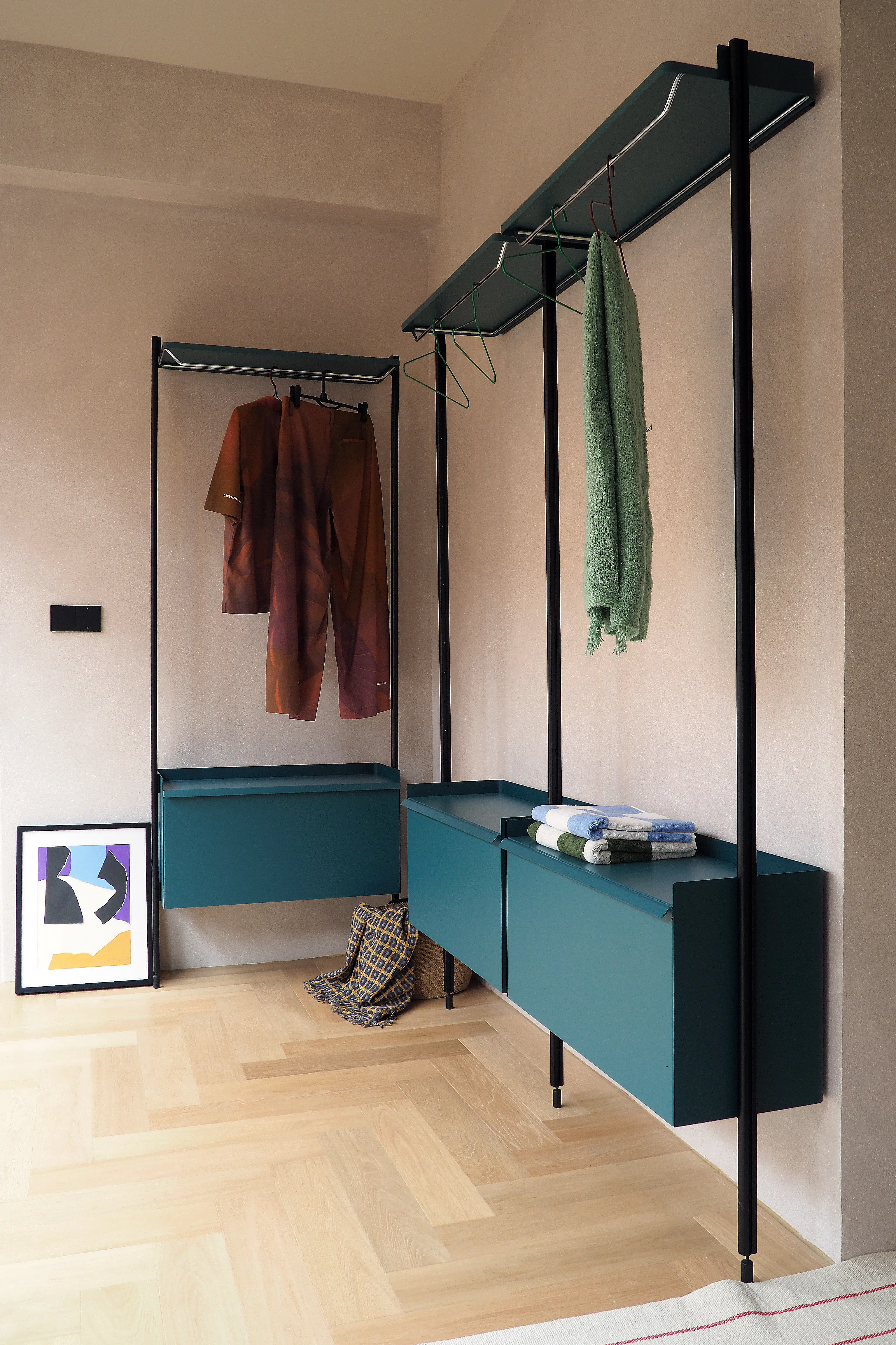 Alom Ari Residence — Silk effect wall