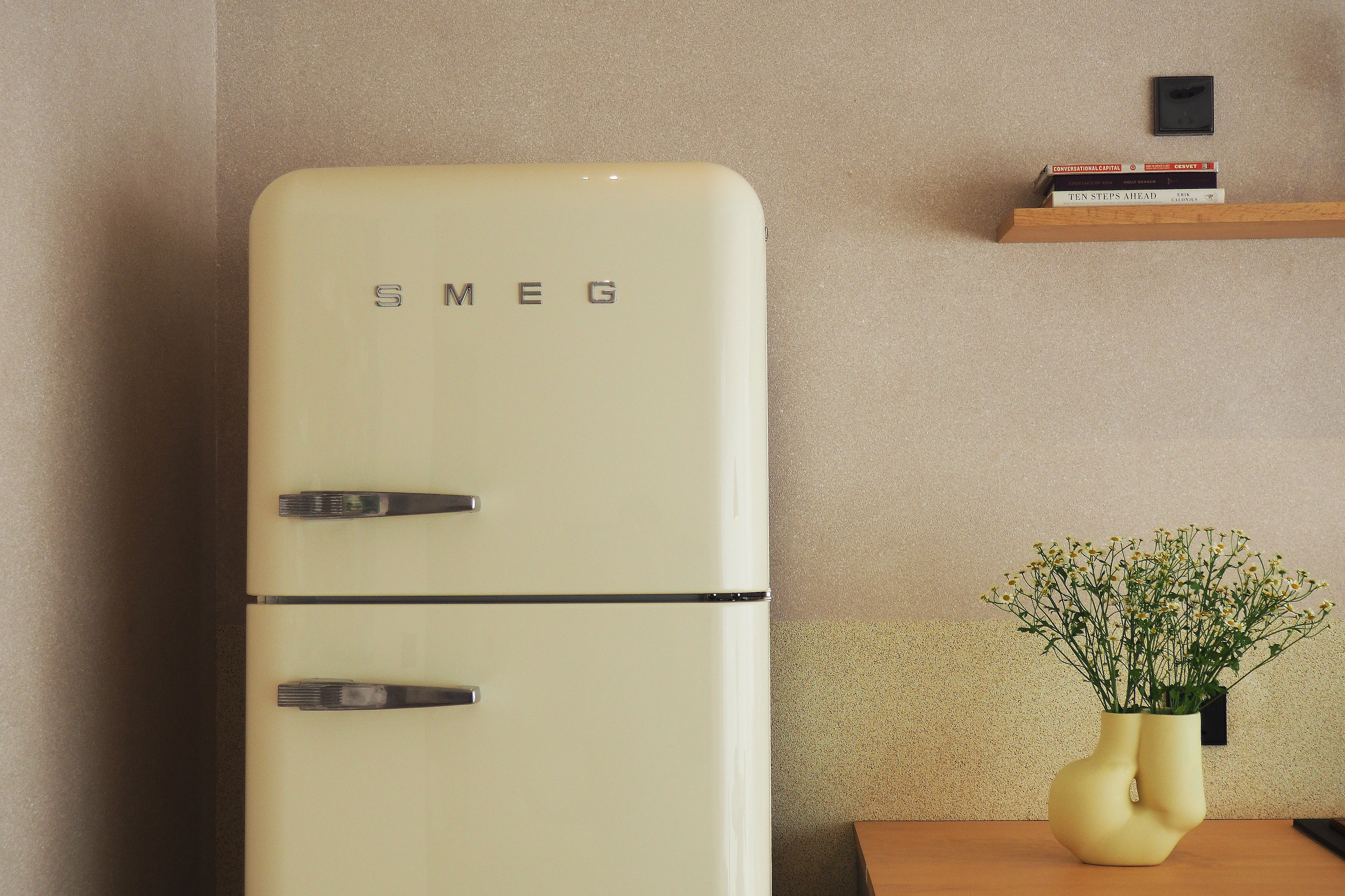 Alom Ari Residence — Textured wall