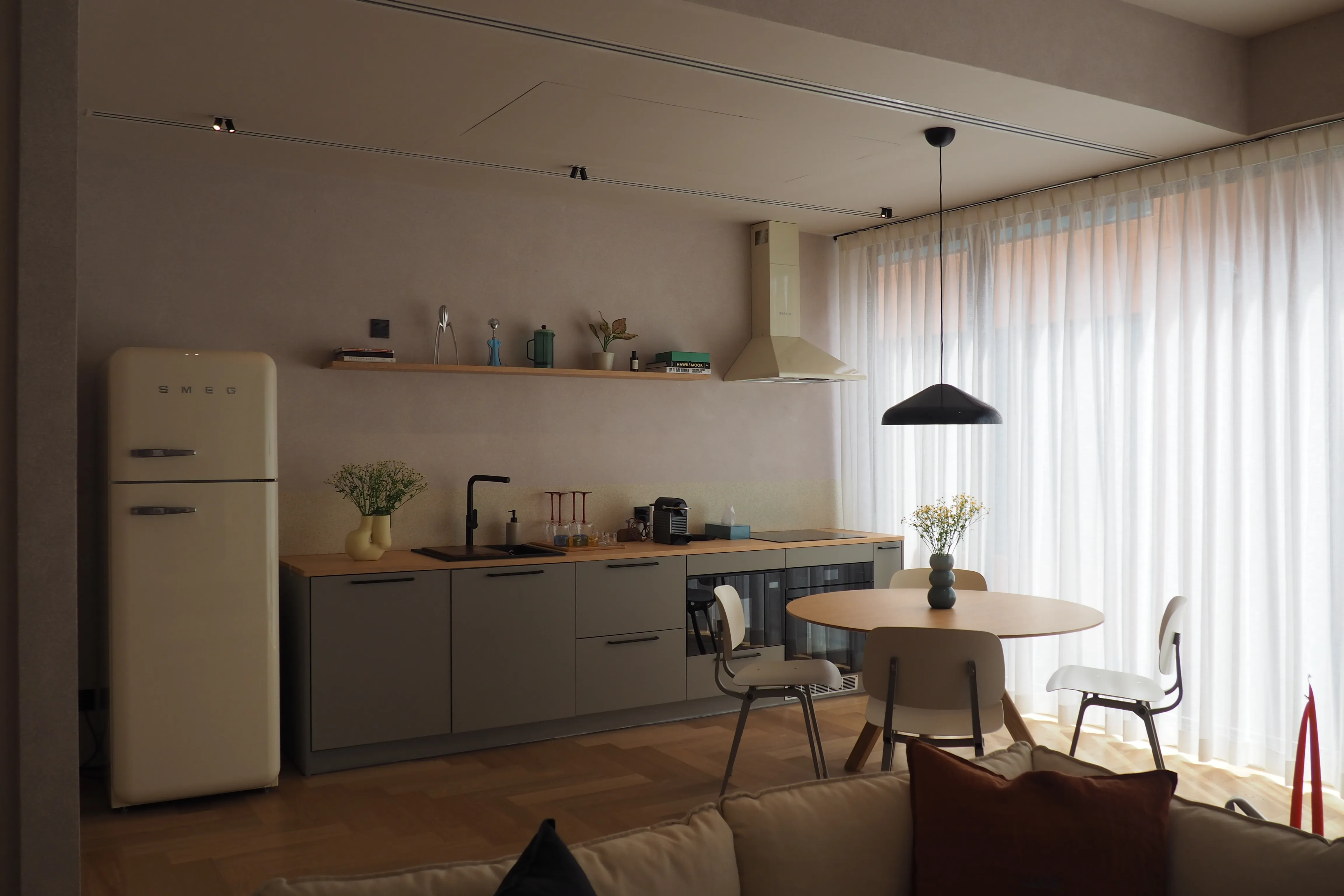 Alom Ari Residence — Room interior