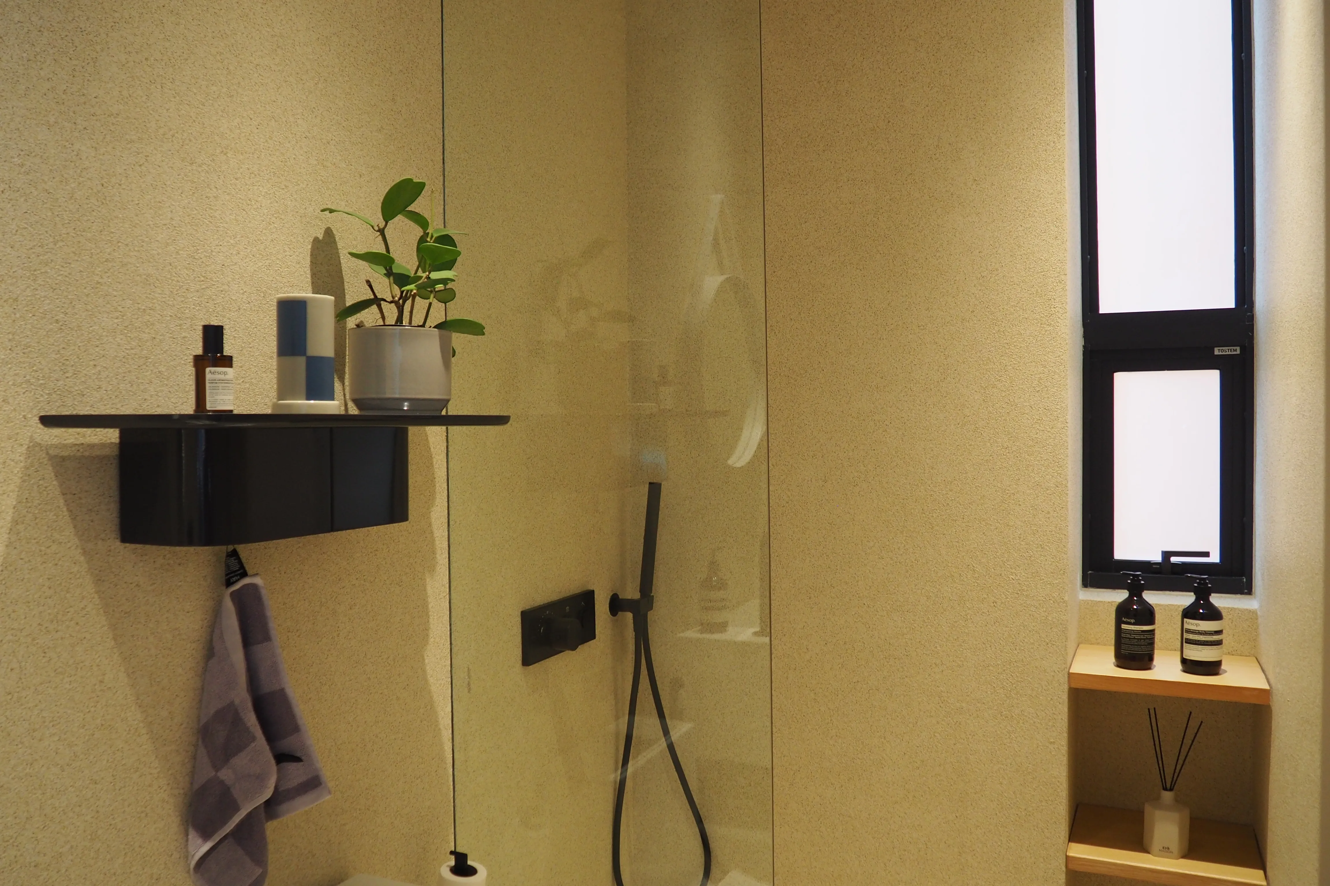 Alom Ari Residence — Interior wall finish