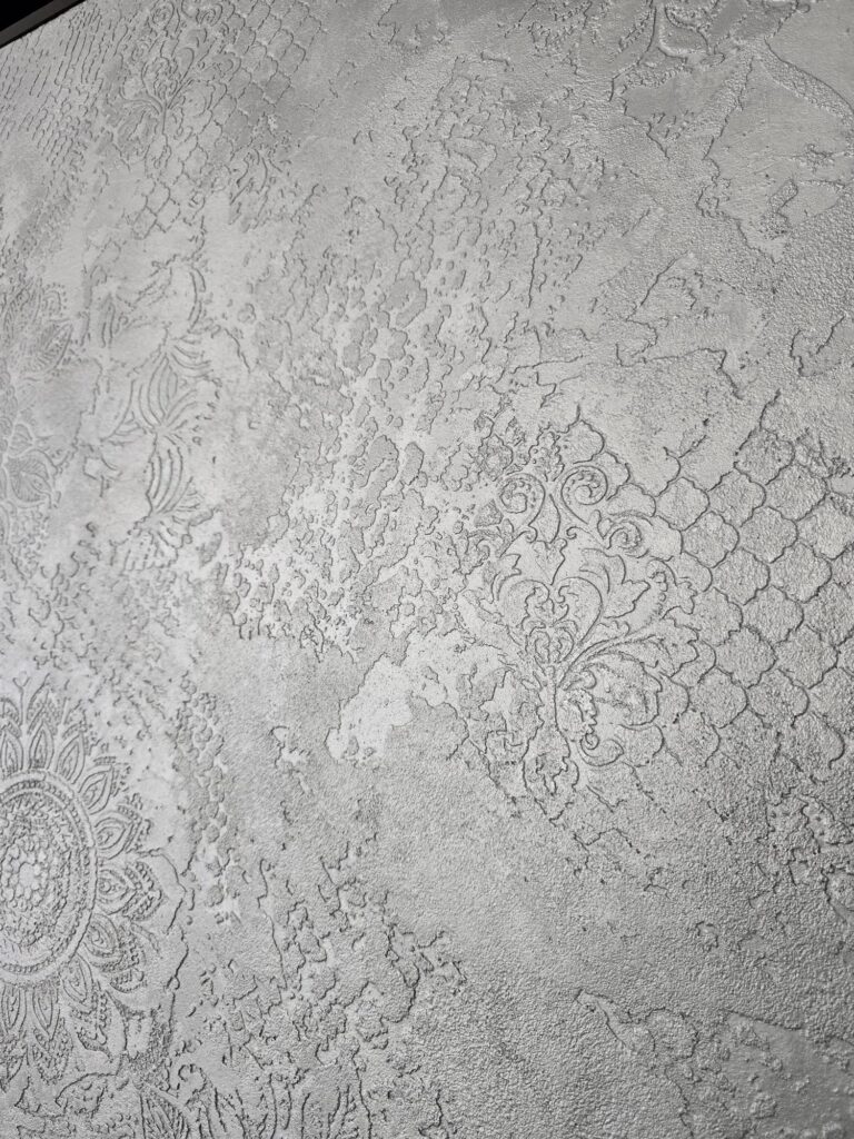Travertino Naturale decorative lime plaster with ornamental relief pattern — Silk Plaster