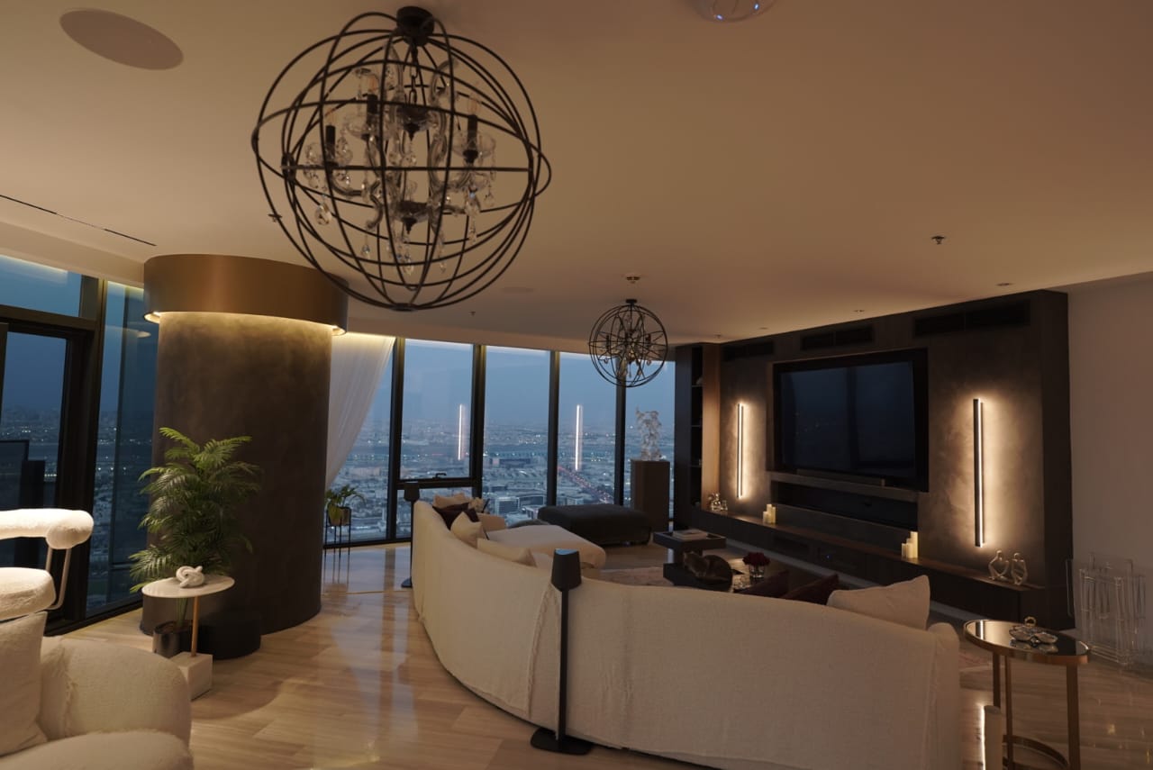 Palm Jumeirah Penthouse Dubai - Sabbia textured wall application